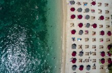 Στιγμιότυπο από παραλία της Αττικής © EUROKINISSI