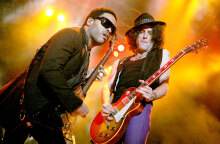 Στιγμιότυπο από τη συναυλία του Lenny Kravitz στην Αθήνα, τον Αύγουστο του 2008