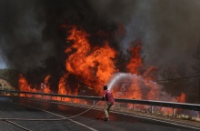 Πυρκαγιές στην Τουρκία: Άλλοι δύο άνθρωποι έχασαν την Κυριακή τη ζωή τους, ενώ συνεχίζεται η μάχη με τις φλόγες για πέμπτη μέρα