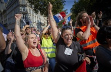 Πορεία κατά των εμβολίων στο Παρίσι