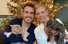 Η Ζέτα Μακρυπούλια και ο Μιχάλης Χατζηγιάννης με τα κατοικίδιά τους © INSTAGRAM