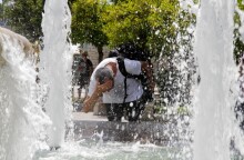 Καύσωνας στο κέντρο της Αθήνας © EUROKINISSI