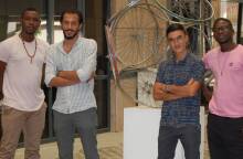 Ρεπορτάζ: 4 ανήλικοι πρόσφυγες διηγούνται την ιστορία τους - Η νέα τους ζωή στην Ελλάδα και η συνεργασία τους με την Ειρήνη Αγαπηδάκη και το Υπ. Μετανάστευσης