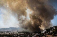 Φωτιά στη Βαρυμπόμπη © EUROKINISSI