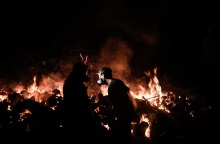 Μάχη με τις φλόγες στον Άγιο Στέφανο - Δύσκολη νύχτα στην Αττική