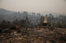 Η φωτιά στην Εύβοια έκαψε σπίτια