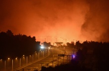 Αναζωπύρωση της πυρκαγιάς στην Βαρυμπόμπη - Στιγμιότυπο από τις Αφίδνες