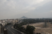 Αποπνικτική η ατμόσφαιρα στην Αθήνα από τον καπνό, καθώς μαίνονται οι πυρκαγιές στην Αττική - Ο ΕΟΔΥ ανακοίνωσε σήμερα Παρασκευή 6 Αυγούστου 2021 τα νέα κρούσματα κορωνοϊού