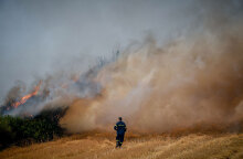 Πυρκαγιές στην Αττική: Ανεξέλεγκτη η κατάσταση με τη φωτιά στη Μαλακάσα