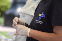 Υγειονομικός ετοιμάζει rapid test για κορωνοϊό (ΦΩΤΟ ΑΡΧΕΙΟΥ) - Σε 39 σημεία σήμερα Σάββατο 7 Αυγούστου τα κινητά κλιμάκια του ΕΟΔΥ
