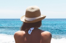 Μια γυναίκα στην παραλία. 