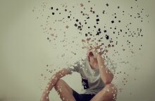 Εικόνα που δείχνει άνθρωπο να εξαϋλώνεται