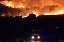 Στην Ιταλία οι πυρκαγιές μαίνονται ανεξέλεγκτες με ολόκληρες πλαγιές να είναι παραδομένες στις φλόγες