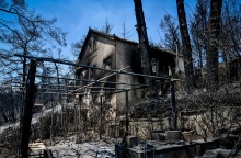 Καμένη κατοικία στη βορειοανατολική Αττική - Ανακοινώθηκαν τα μέτρα στήριξης