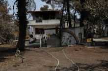 Φωτιά στην Εύβοια - Φωτογραφία από καμένο σπίτι και ζημιές