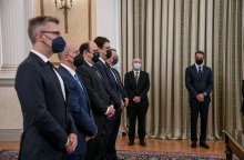 Στιγμιότυπο από την ορκωμοσία των νέων υπουργών της κυβέρνησης