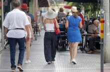 Καύσωνας στο κέντρο της Αθήνας © EUROKINISSI