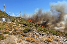 Φωτιά στα Μεσοχώρια Καρύστου, στο νότιο τμήμα της Εύβοιας