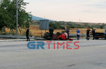 Ό,τι απέμεινε από αυτοκίνητο που ενεπλάκη στο πολύνεκρο τροχαίο στις Σέρρες