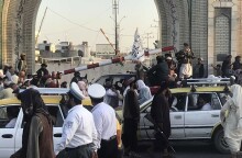 Μαχητές των Ταλιμπάν συγκεντρώνονται μία ημέρα μετά τον έλεγχο του Κανταχάρ, Αφγανιστάν, 14 Αυγούστου 2021 © ΕPA / STRINGER