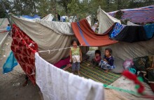 Eκτοπισμένες οικογένειες από βόρειες επαρχίες του Αφγανιστάν © EPA / HEDAYATULLAH AMID 