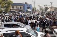 Αφγανιστάν: Πολίτες αποχωρούν από την Καμπούλ μετά την κατάληψη από τους Ταλιμπάν