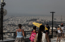 Τουρίστες στην Ακρόπολη (ΦΩΤΟ ΑΡΧΕΙΟΥ) - Ο ΕΟΔΥ ανακοίνωσε την κατανομή για τα κρούσματα σήμερα Τρίτη 17 Αυγούστου 2021 που αφορούν στον κορωνοϊό