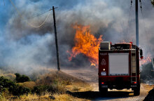 Πυροσβεστικό όχημα σε φωτιά στο δάσος (ΦΩΤΟ ΑΡΧΕΙΟΥ) - Πολύ υψηλός ο κίνδυνος πυρκαγιάς σε Αττική και Εύβοια την Παρασκευή 20 Αυγούστου