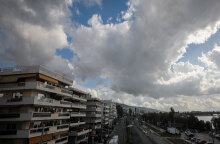 Σύννεφα στην Αττική πάνω από τη λεωφόρο Ποσειδώνος (ΦΩΤΟ ΑΡΧΕΙΟΥ) - Ο καιρός σήμερα Σάββατο 21 Αυγούστου 2021 αναμένεται άστατος