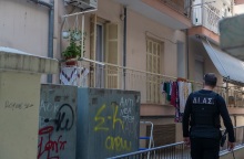 Δολοφονία 55χρονης στη Θεσσαλονίκη: Στιγμιότυπο από τον τόπο του εγκλήματος