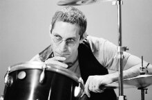 Charlie Watts (Τσάρλι Γουάτς) - O εμβληματικός ντράμερ των Rolling Stones πέθανε σε ηλικία 80 ετών