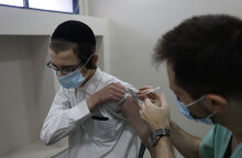 Εμβολιασμός νεαρού για κορωνοϊό στο Ισραήλ (ΦΩΤΟ ΑΡΧΕΙΟΥ)