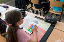 Μαθήτρια σε δημοτικό σχολείο (ΦΩΤΟ ΑΡΧΕΙΟΥ) - Ανεμβολίαστος δάσκαλος στην Καλιφόρνια των ΗΠΑ μόλυνε με κορωνοϊό 26 ανθρώπους