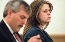 Η Κρίστι Κόσλοου στο δικαστήριο.