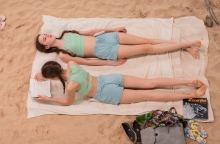 Στιγμιότυπο από την παράσταση «Sun and sea»