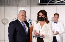 Η Πρόεδρος της Επιτροπής «Ελλάδα 2021» Γιάννα Αγγελοπούλου – Δασκαλάκη, κατά τη βράβευσή της στη Θεσσαλονίκη