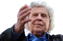 Ο Μίκης Θεοδωράκης