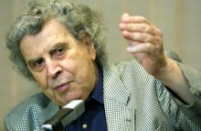 Ο Μίκης Θεοδωράκης