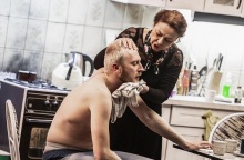 Στιγμιότυπο από την παράσταση «Κομμάτια μιας γυναίκας του Κόρνελ Μούντρουτσο.