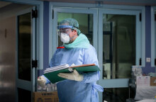 Γιατρός σε ΜΕΘ Covid-19 (ΦΩΤΟ ΑΡΧΕΙΟΥ) - Στη δημοσιότητα οι νέες μετρήσεις για τον κορωνοϊό στα λύματα