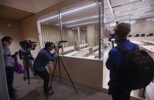 Η ειδικά διαμορφωμένη αίθουσα του δικαστηρίου στο Παρίσι για τη δίκη των κατηγορούμενων Τζιχαντιστών