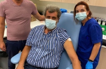 Ο Παύλος Πολάκης μετά τον εμβολιασμό του