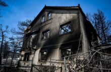 Σπίτι κατεστραμμένο από τις φωτιές στην Αττική