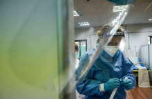 Γιατρός σε ΜΕΘ για κορωνοϊό (ΦΩΤΟ ΑΡΧΕΙΟΥ) - Τα νέα κρούσματα σήμερα Παρασκευή 10 Σεπτεμβρίου 2021 και την κατανομή τους ανακοίνωσε ο ΕΟΔΥ