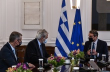 ΣΥΣΚΕΨΗ ΥΠΟ ΤΟΝ ΠΡΩΘΥΠΟΥΡΓΟ ΚΥΡ. ΜΗΤΣΟΤΑΚΗ ΜΕ ΤΗΝ ΣΥΜΜΕΤΟΧΗ ΤΟΥ ΥΠ. ΚΛΙΜΑΤΙΚΗΣ ΚΡΙΣΗΣ ΚΑΙ ΠΟΛΙΤΙΚΗΣ ΠΡΟΣΤΑΣΙΑΣ ΧΡ. ΣΤΥΛΙΑΝΙΔΗ ΚΑΙ ΤΟΥ ΥΦΥΠ. ΕΥΑΓ. ΤΟΥΡΝΑ 