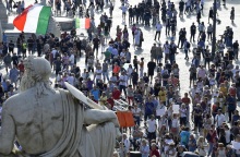 Επιστροφή τεσσάρων εκατομμυρίων μαθητών από αύριο στα θρανία της Ιταλίας, με «πράσινη κάρτα εμβολιασμένου» για τους καθηγητές