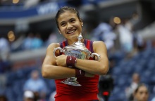 Η 18χρονη Έμα Ραντουκάνου επικράτησε με 6-4, 6-3 της 19χρονης Λέιλα Φερνάντεζ στον τελικό και κατέκτησε το US Open