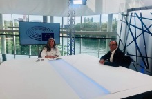 Η δημοσιογράφος Βασιλική Γραμματικογιάννη και ο Ευρωβουλευτής Πέτρος Κόκκαλης στο Ευρωκοινοβούλιο