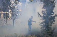 Φωτιά στους πρόποδες της Πάρνηθας