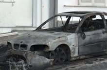 Ηλιούπολη: Εκαψαν το ΙΧ του αστυνομικού που κρατούσε αιχμάλωτη και εξέδιδε την 19χρονη 